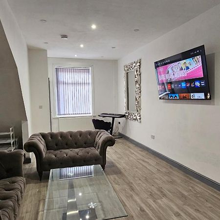 Luxury Four Bedroom House Bradford  Buitenkant foto