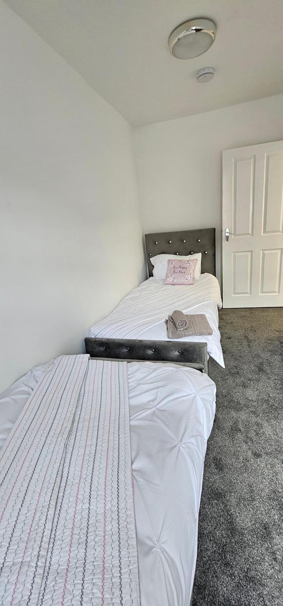 Luxury Four Bedroom House Bradford  Buitenkant foto